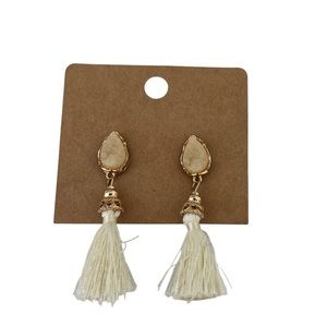 Berry Beige Cream Synthetic Agate Gold Tone Tassel Earrings - New
